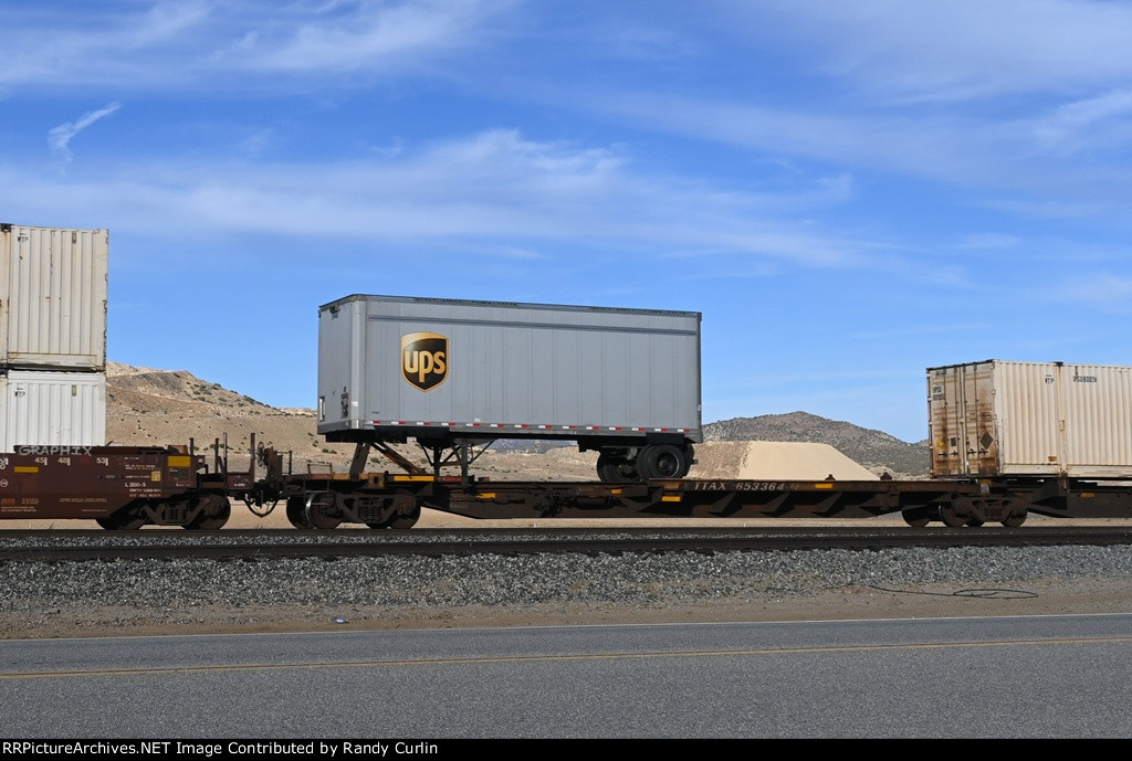 TTAX 653364 with UPS pup trailer